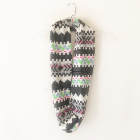 American Eagle Outfitters Accessories - ✨3 for $10✨AMERICAN EAGLE cozy knit infinity scarf